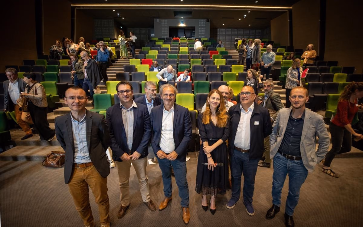 Christian Chatard, Édouard Ganne, Pierre-Henri Tavoillot, Philippe Carteron et Benoît Savy, intervenants de la table ronde « Faire commun » (photo Quentin Petit, Charente Libre)