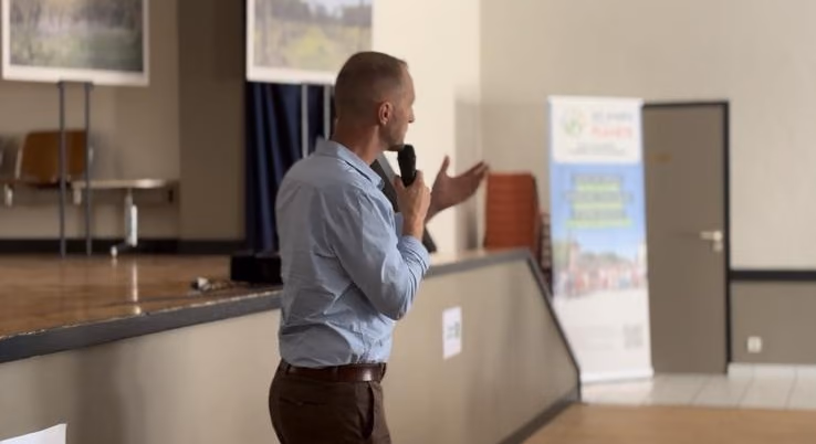 Présentation devant les représentants des collectivités